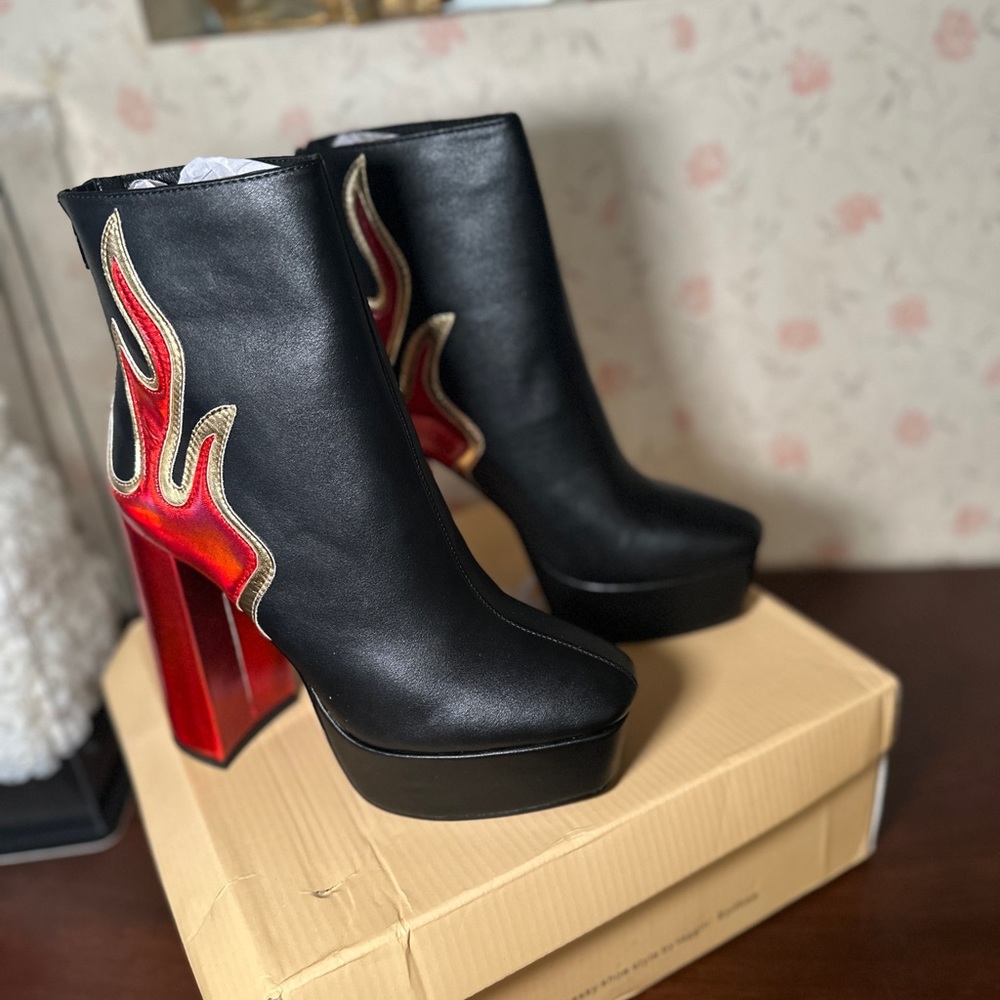 Fire Hot Booties ❤️‍🔥🥵